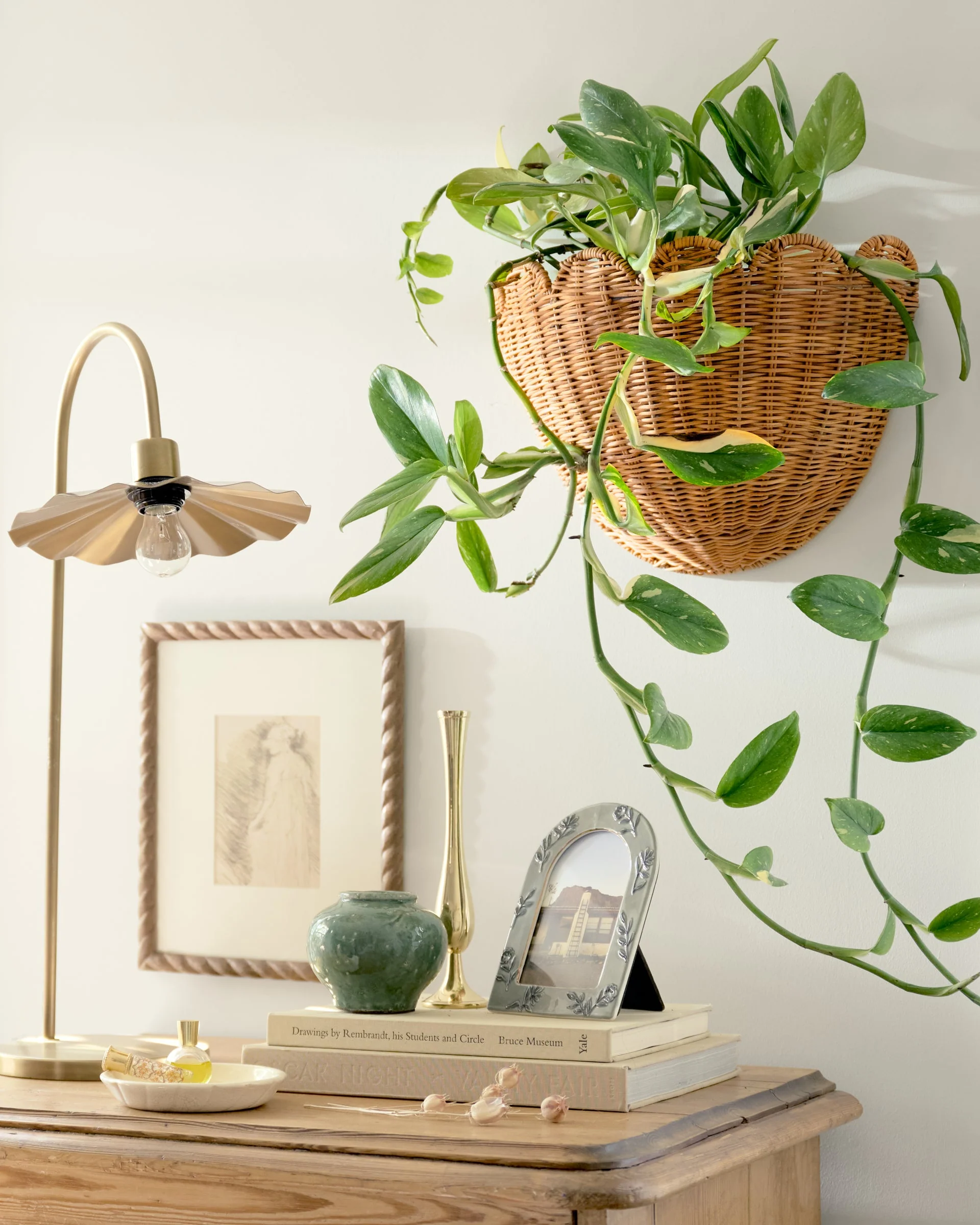 Solene Scalloped Woven Wall Basket