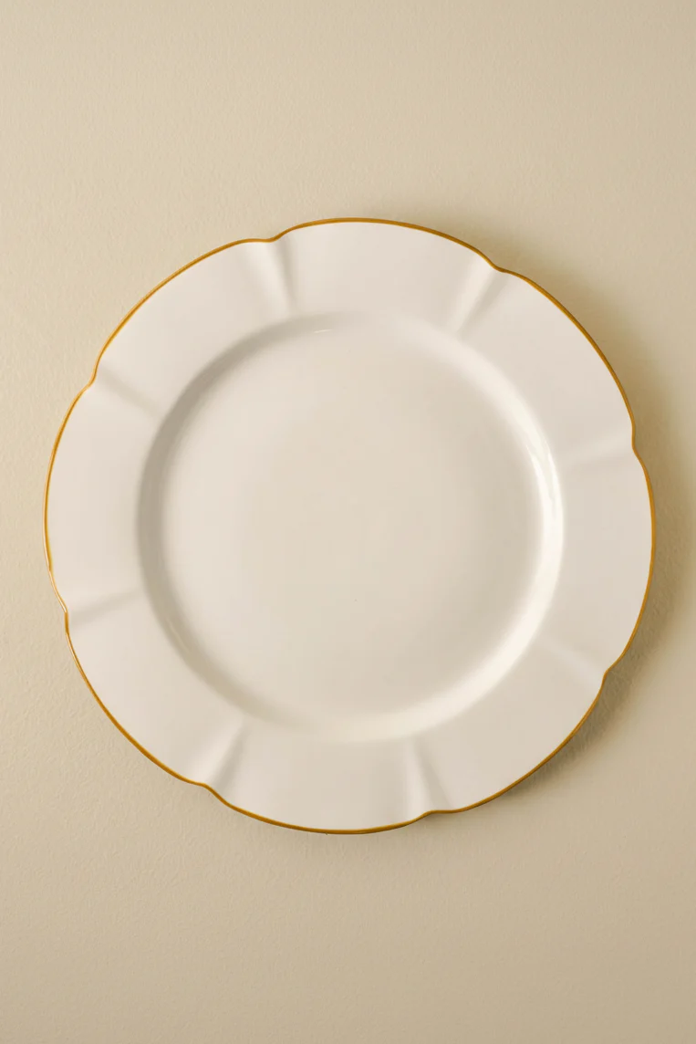 Luna Scalloped Plate