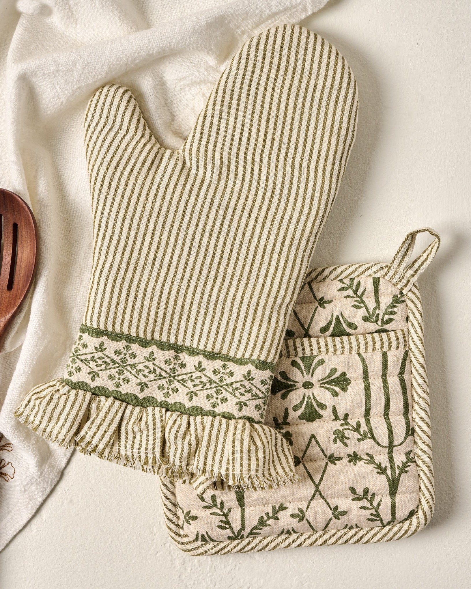 Magnolia Olive Pin Stripe Oven Mitt + Pot Holder Set