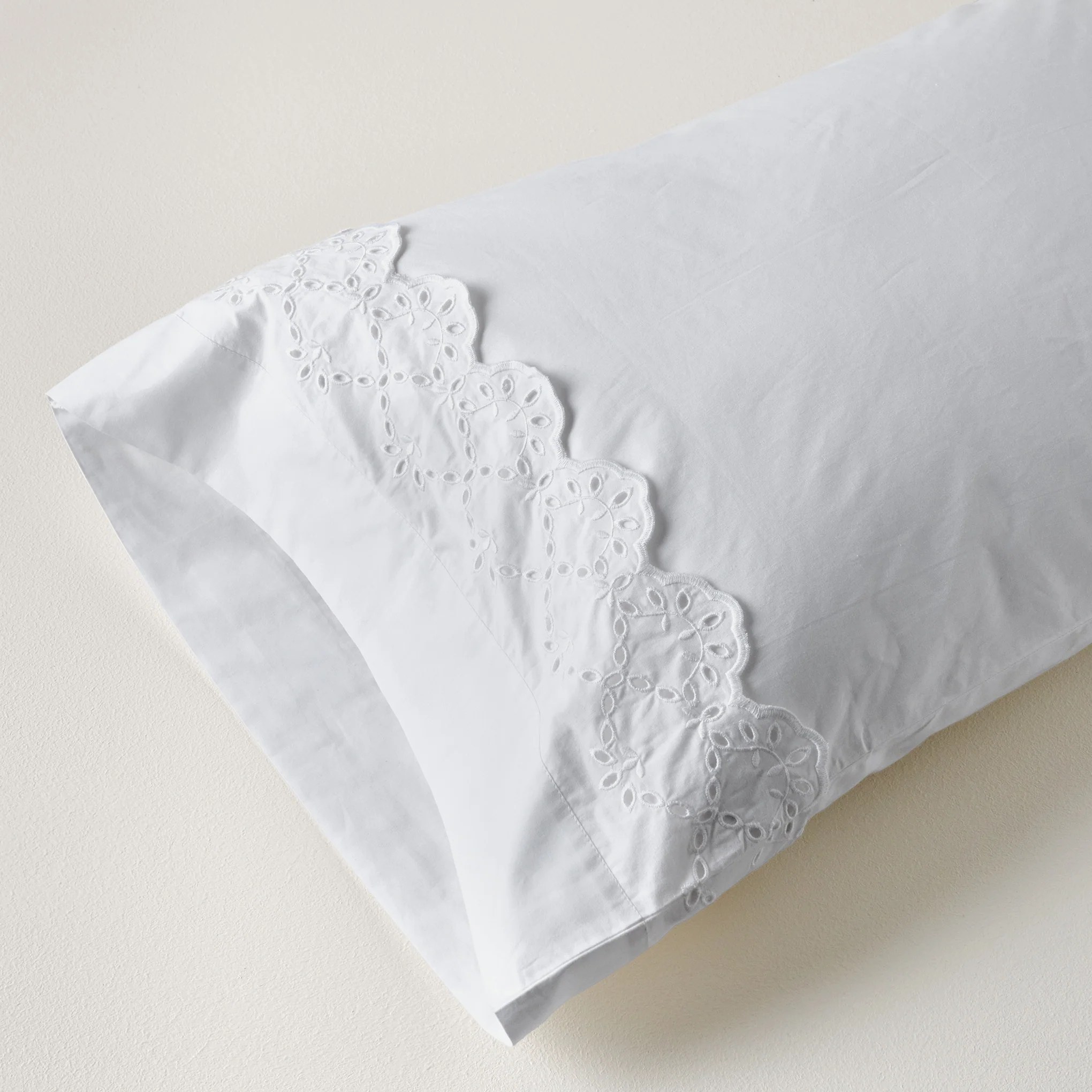 Eyelet Scallop Edge Sheet Set