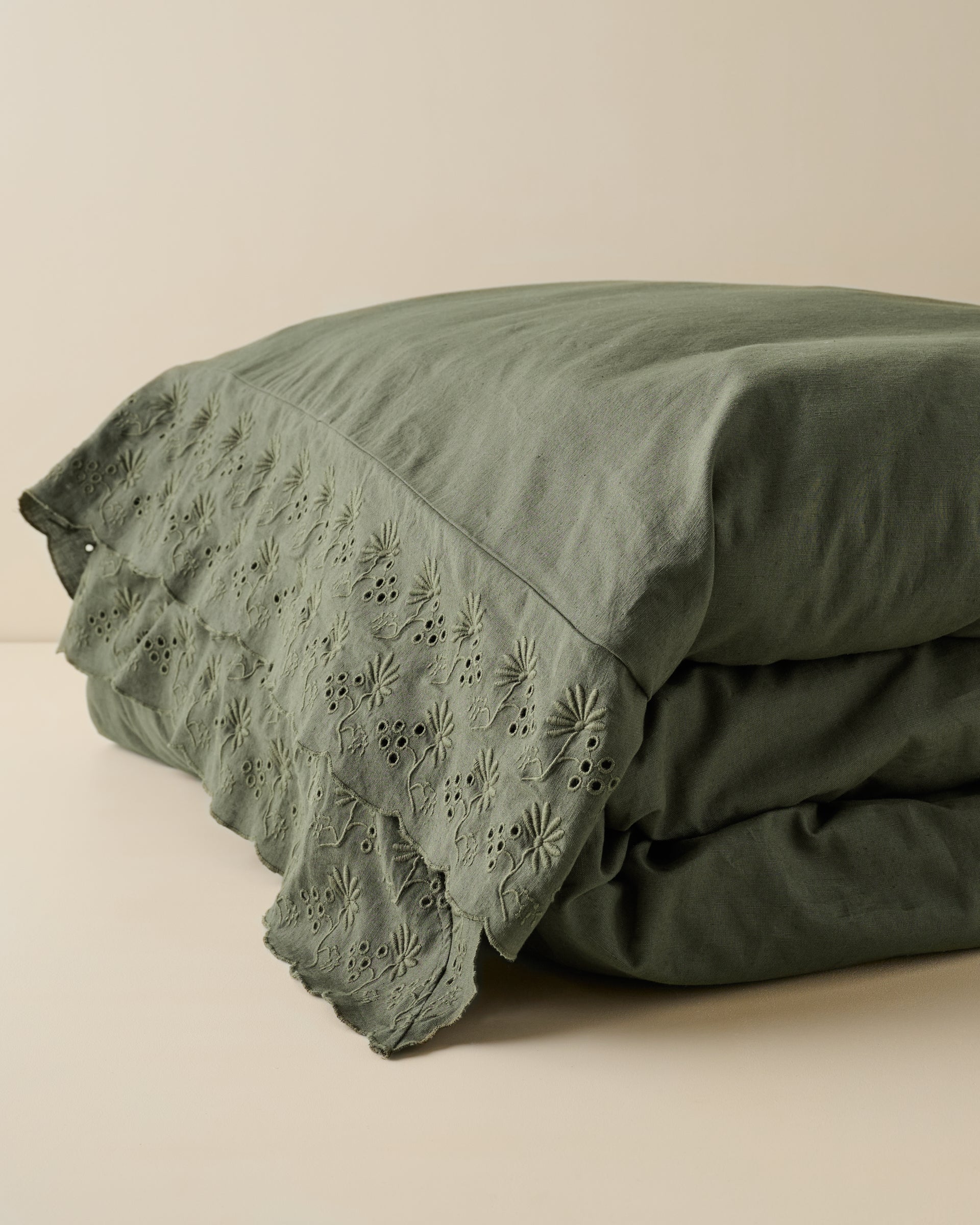 Clara Eyelet Flange Duvet Cover
