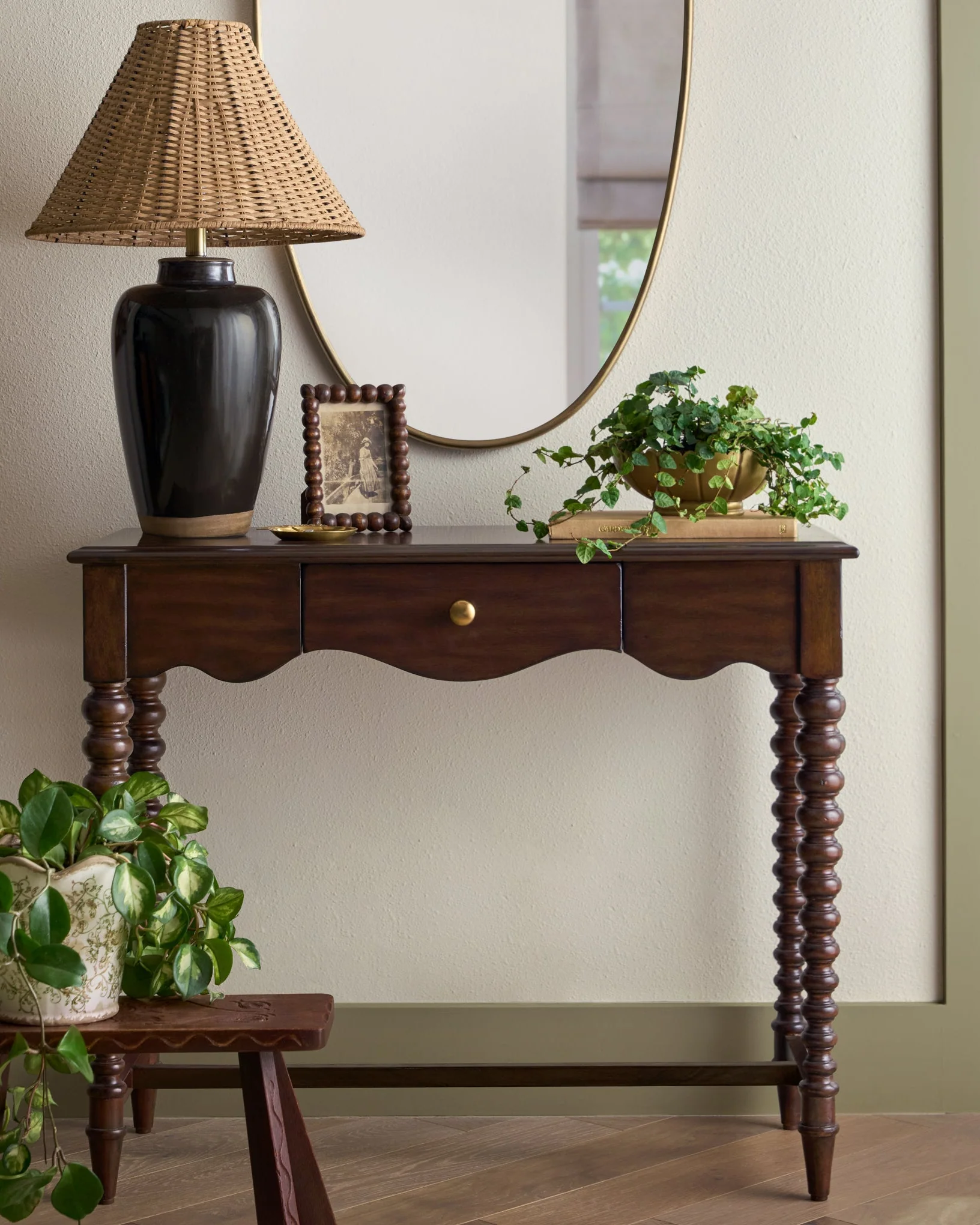 Amaryllis Console Table