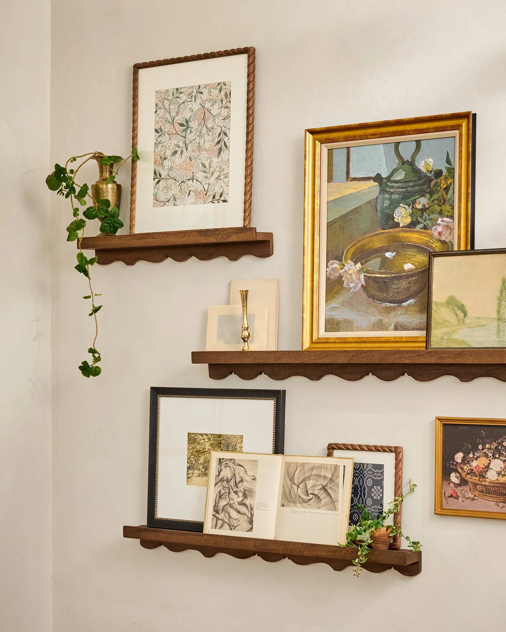 Abigail Vintage Inspired Picture Ledge