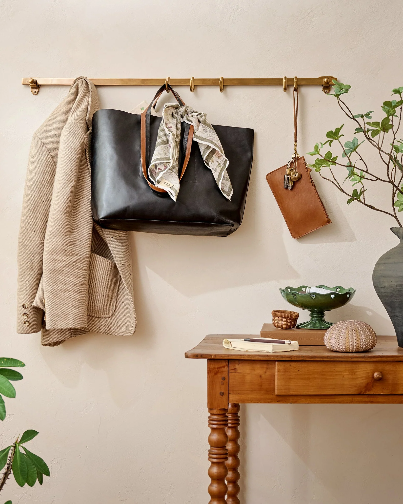 Samuel Vintage Inspired Flat Rail with Hooks