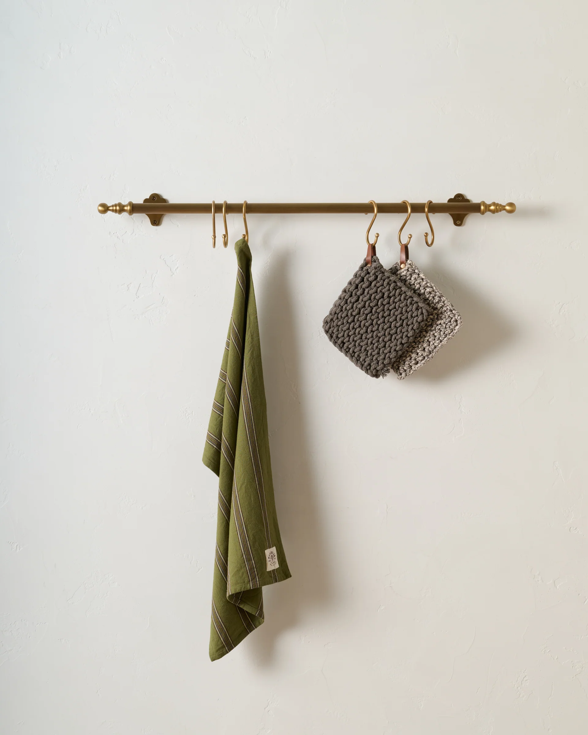 Solid Brass Fluted Rail with Hooks