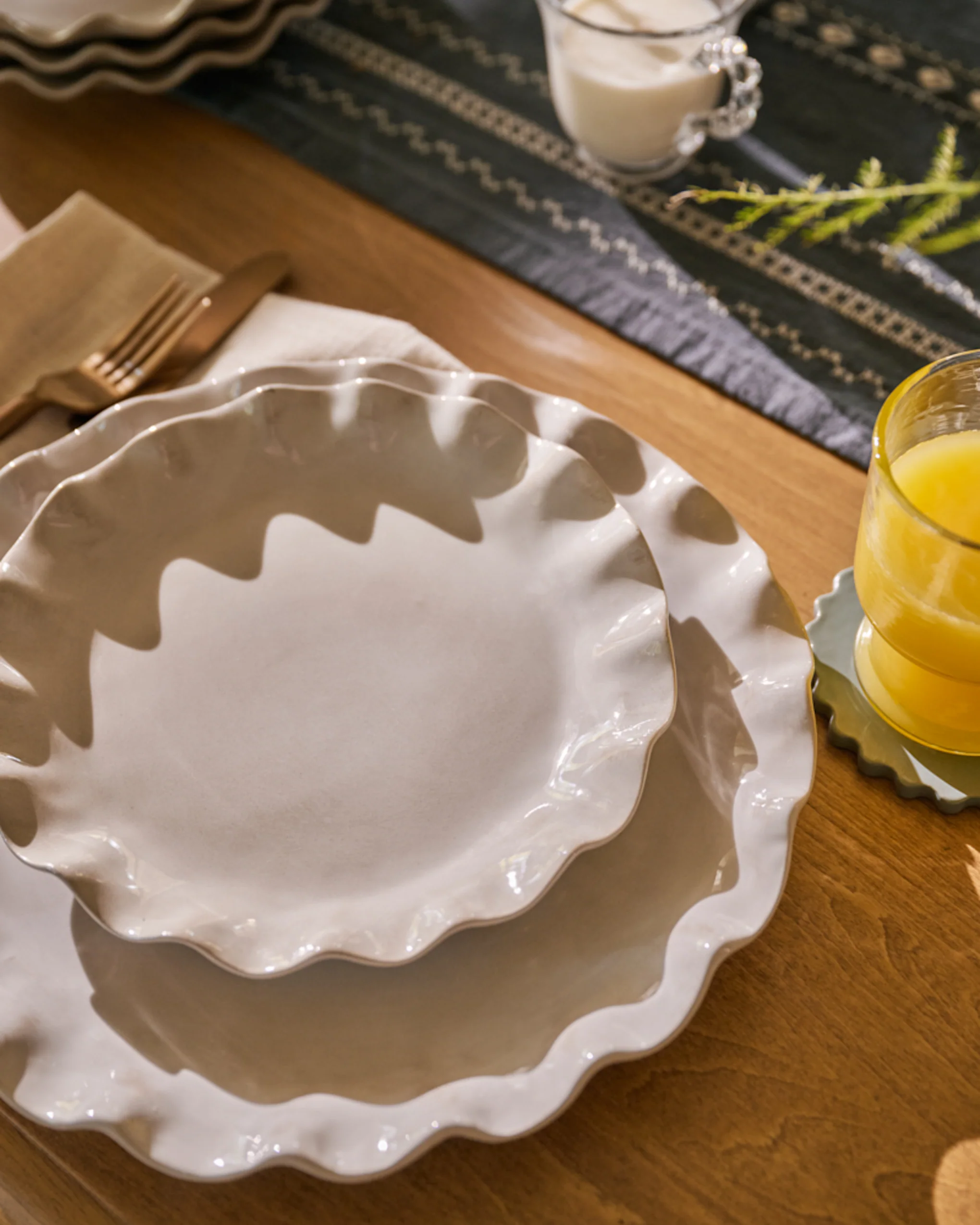 Cream Organic Ruffle Edge Plate