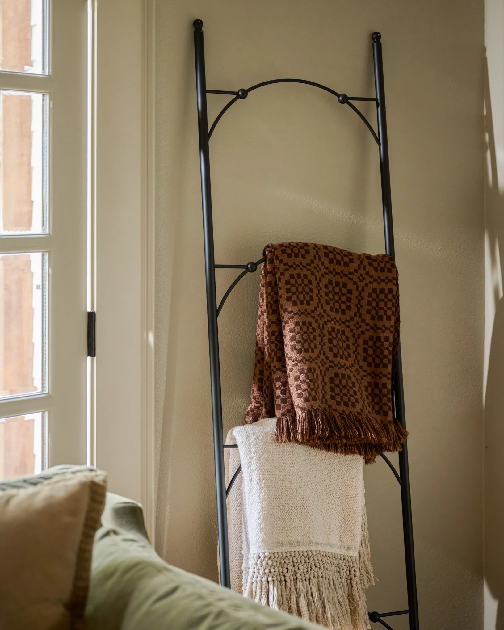 Gracie Metal Arched Ladder