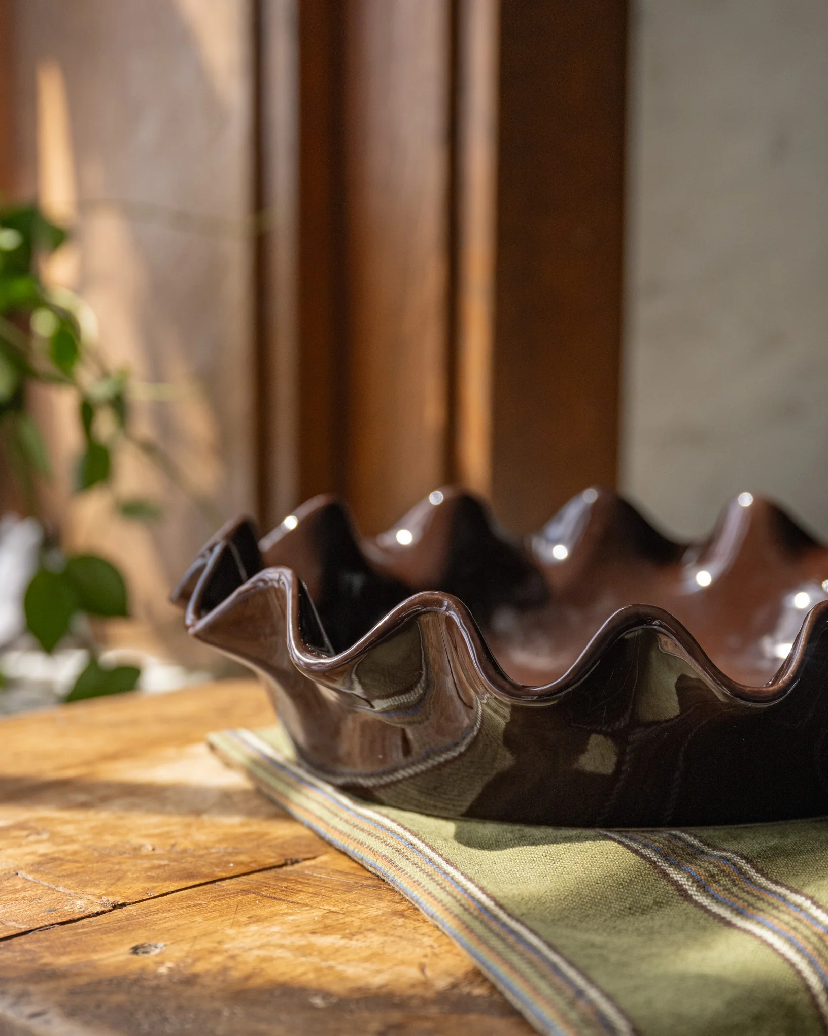 Chocolate Scalloped Pie Dish