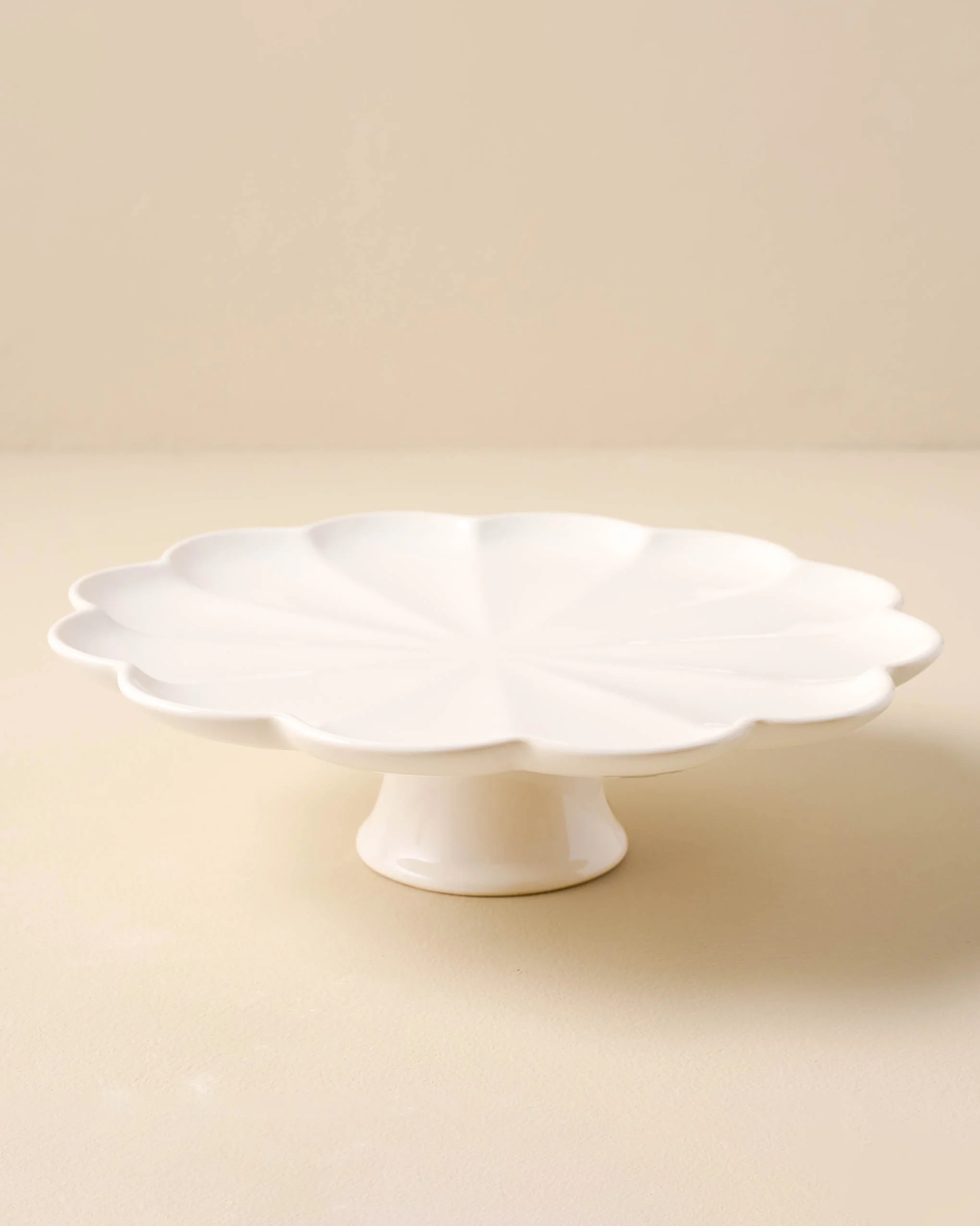 Cream Scalloped Cake Stand