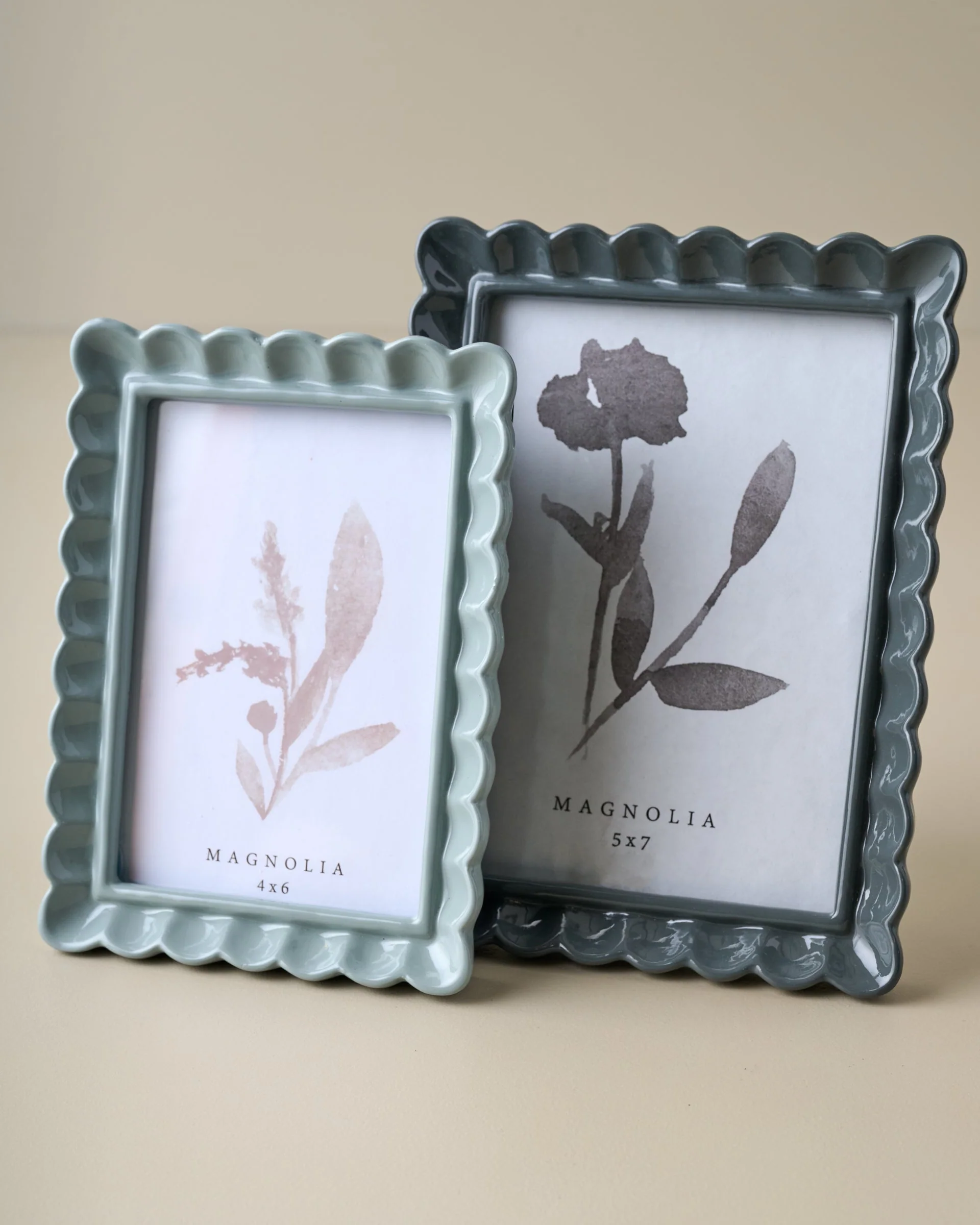 Kara Scalloped Photo Frame